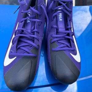 Men’s gently loved Nike cleats - size 11.5